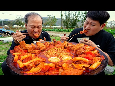 닭볶음탕 떡 어묵 고구마 사리에 수제비까지 넣은 솥뚜껑 닭볶음탕 Braised Spicy Chicken