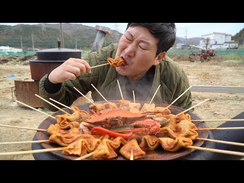추운 요즘 게 넣어 칼칼하게 요리한 매운 어묵탕 Spicy fish cake soup 요리 먹방