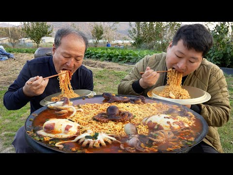 직접 잡은 갑오징어와 쭈꾸미로 만든 진짜 솥뚜껑 오징어짬뽕 Cuttlefish Jjukumi instant