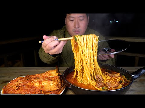 오징어와 차돌박이 넣고 짬뽕처럼 끓인 진짬뽕 Jjamppong with Squid Beef brisket
