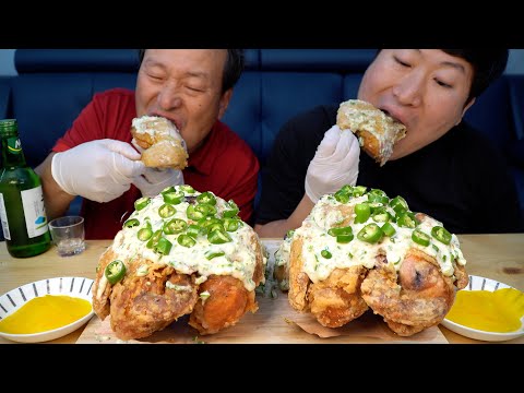 가마솥 치킨에 청양고추 마요네즈소스 듬뿍듬뿍 청양마요 치킨 Fried chicken with chili