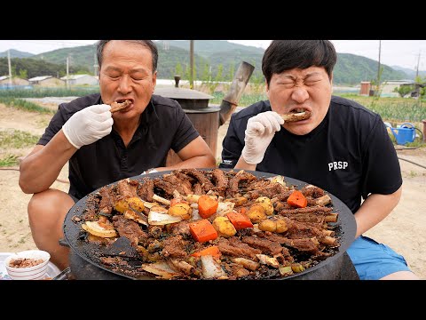 등갈비찜 한 입에 쏙 부드럽게 잘 익은 등갈비찜에 볶음밥까지 먹방 Braised back ribs 요리