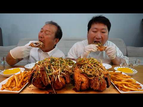 가마솥에 맛있게 튀긴 옛날통닭에 파채 듬뿍 뿌린 파닭 Chicken with spicy green