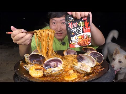 새로 나온 불닭 Buldak 파스타 소스로 해물 파스타 Very spicy seafood pasta 요리