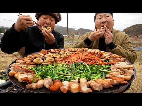 솥뚜껑미나리삼겹살 제철 맞은 아삭한 미나리 듬뿍 넣은 미나리 삼겹살 Samgyeopsal with