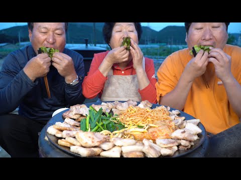 콩나물과 버섯 부추에 김치까지 넣은 삼겹 한판 Samgyeopsal with vegetables 요리 먹방