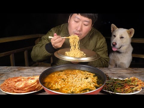 오동통통 너구리 라면과 맛있는 김치 Neoguri ramyun Kimchi 요리 먹방 Mukbang