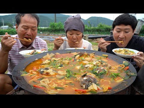 매콤한 우럭 매운탕에 쫀득한 수제비 넣은 수제비 매운탕 Spicy fish stew with Sujebi