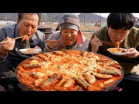 불고기와 김말이튀김 치즈까지 가득 넣은 솥뚜껑 국물 떡볶이 Tteokbokki with bulgogi 요리