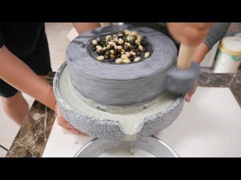콩을 맷돌에 직접 갈아 만든 시원한 콩국수 Cold bean soup noodles 요리 먹방