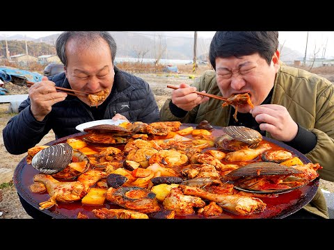 해물 닭볶음탕 아귀와 조개 미더덕까지 해물 가득 넣은 해물 닭볶음탕 Braised Chicken with