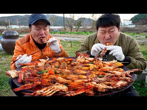 닭볶음탕에 꽃게를 넣으면 솥뚜껑 꽃도리탕 Spicy braised chicken with blue crab