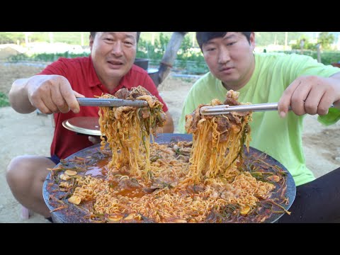 아버지와 함께 차돌 파 라면 Hot instant noodles with Beef brisket Green