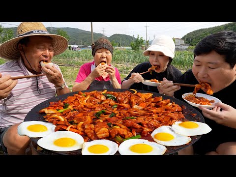 온 가족이 함께 먹는 맛있는 제육볶음에 싱싱한 계란후라이까지 Stir fried pork 요리 먹방