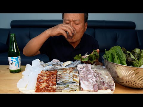 쫄깃한 모둠 편육에 혼술 한 잔 소머리 돼지머리 닭발 개복치 Assorted Pyeonyuk pressed