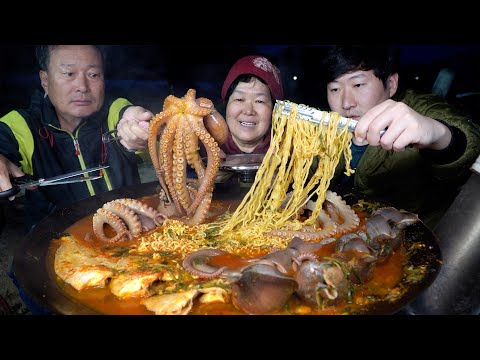 광고 갓 잡은 해산물이 직송으로 집으로 문어낙지 해물라면 Instant noodles with fresh