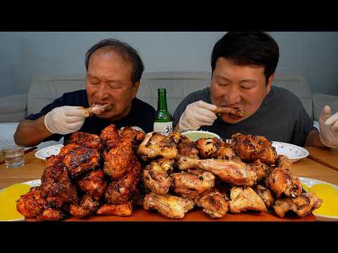 숯불에 제대로 구운 닭 매콤한 양념구이와 담백한 소금구이에 마늘소스까지 Charcoal grilled