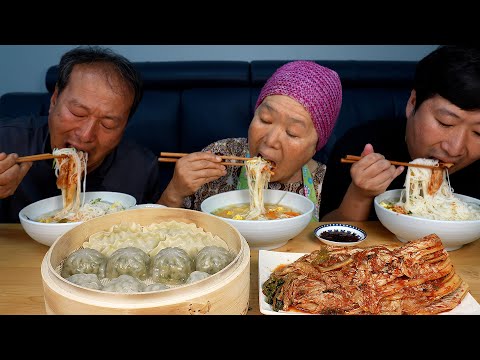냉국수 더운 날씨 날리는 얼음 동동 시원한 냉국수와 맛있게 찐 만두 김치까지 Cold noodles