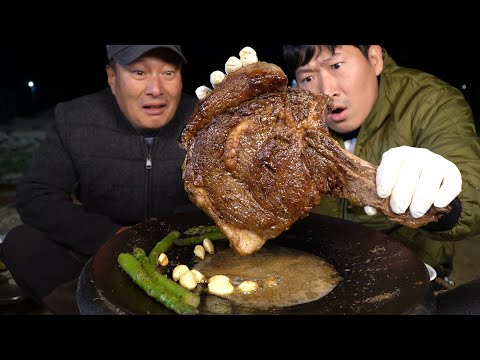 2KG 대왕 토마호크 스테이크를 솥뚜껑에 구워 먹방 요리 먹방 Mukbang eating show