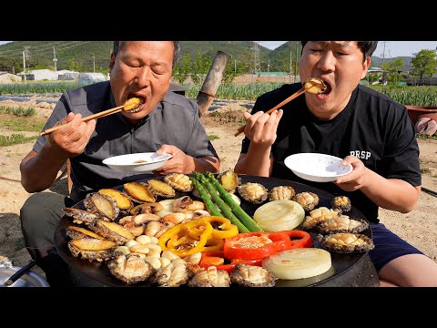 버터에 싱싱한 전복 버섯 각종 야채 넣은 전복 버터구이 Grilled Abalones with Butter