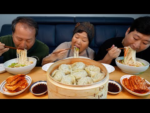 각종 고명 올린 맛있는 잔치국수와 왕만두 Banquet Noodles Big Dumplings 요리 먹방