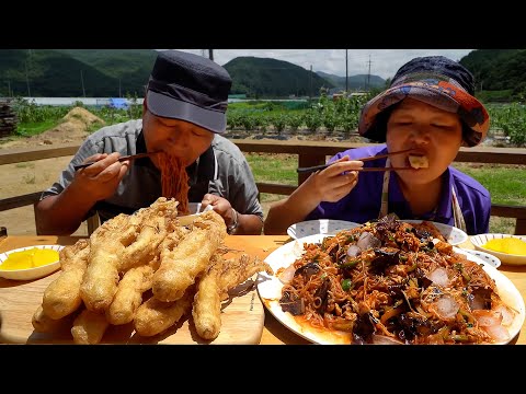 보양식 통인삼튀김과 직접 재배한 채소로 만든 비빔국수 Fried ginseng Spicy bibim