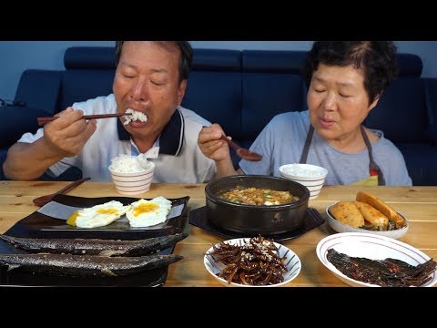 부모님의 오붓한 식사 청국장과 꽁치구이 Rich Soybean Paste Stew Grilled Saury