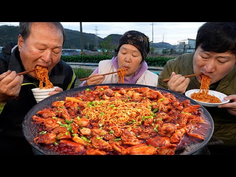 숯불 지코바 치킨을 솥뚜껑에 직접 만들어 먹방 라면사리 떡사리까지 Charcoal Grilled