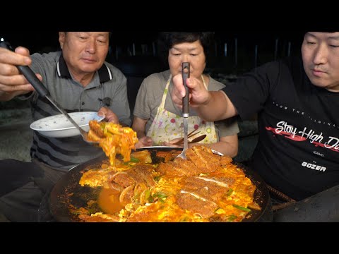 바삭한 돈까스가 맛있는 김치찌개 속으로 돈까스 김치찌개 Kimchi Stew with Pork cutlet