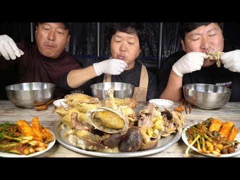 토종닭에 귀한 송이버섯 전복 넣어 삼계탕 Samgyetang with pine mushrooms 요리 먹방