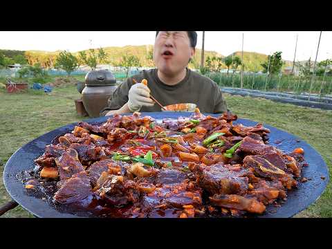 얼얼하게 매콤한 소갈비찜 청양고추에 불닭소스 듬뿍뿌린 솥뚜껑 소갈비찜 Hot Spicy Braised