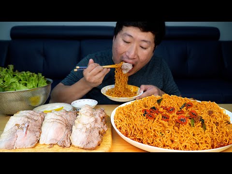 맛있게 삶은 삼겹살 수육과 신라면 볶음면 Stir fried Shin Ramyun Suyuk 요리 먹방