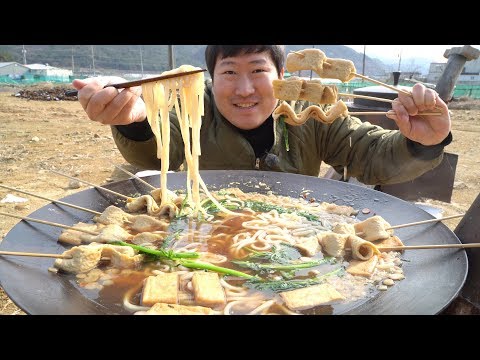 쌀쌀한 날씨 뜨끈한 어묵탕에 우동사리까지 후루룩 Fish cake soup with udon noodles