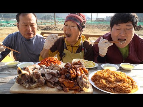 족발을 튀겨서 먹는다 튀김족발 Fried pigs feet 튀지1985 요리 먹방 Mukbang
