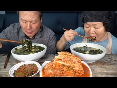 새알 동동 찹쌀 수제비 미역국 Seaweed soup with Sweet rice hand pulled