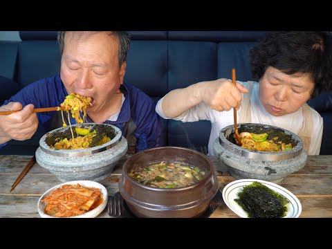 구수한 된장찌개에 뜨끈한 돌솥비빔밥 Hot Stone Pot Bibimbap Bean paste stew
