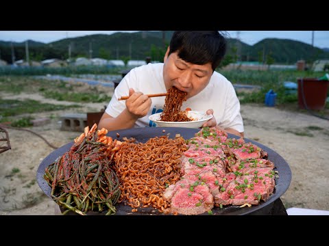 신메뉴 짜슐랭에 맛있게 구운 채끝살 스테이크 먹방 파김치까지 Jjajang ramen with Beef