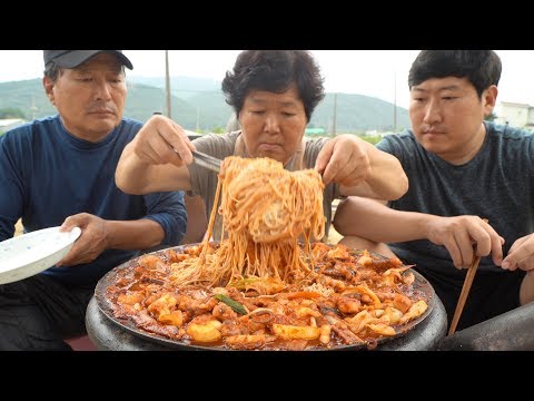 매콤하게 만든 낙지 볶음에 소면까지 쓱싹 Stir fried small octopus Noodles 요리
