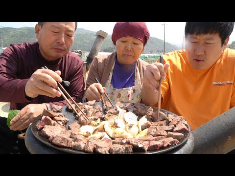입에 살살 녹는 솥뚜껑 소 안심살 구이 Grilled beef tenderloin 요리 먹방 Mukbang