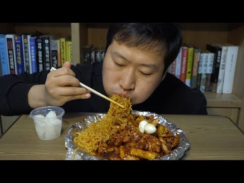 라면사리와 꼬꼬아찌 숯불 순살 치킨 떡사리까지 먹방 Mukbang eating show