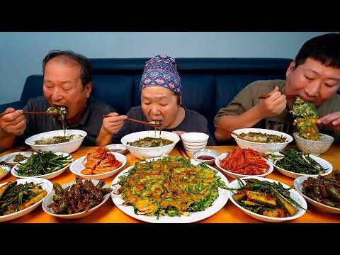 가을에 어울리는 추어탕과 텃밭에서 직접 기른 채소들로 집밥 한 상 Loach soup Korean side