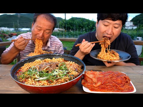 차돌짬뽕 스타일로 끓여 만든 차돌 라면 Hot spicy instant noodles with Beef