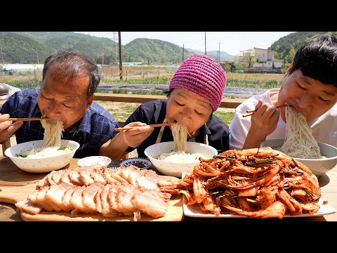 갓 만든 싱싱한 겉절이와 삼겹살 수육에 국수까지 Fresh Kimchi Boiled pork Noodles