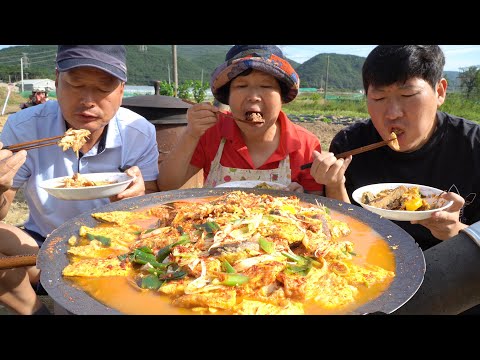 명절 지나 각종 재료 넣은 솥뚜껑 전 찌개 Jeon stew Korean pancake stew 요리 먹방