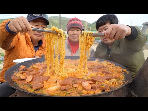 베다체다소시지 듬뿍 넣은 쟌슨빌 부대찌개 Johnsonville Sausage Stew 요리 먹방