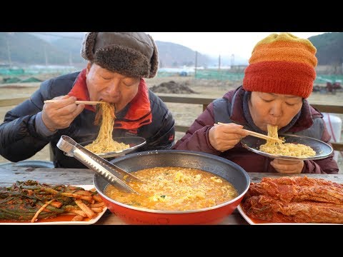 후루룩 맛있는 라면 에 계란 4개 풀어서 먹방 Korean instant noodles 요리 먹방