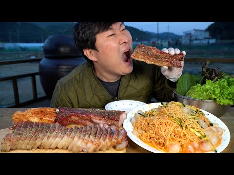 2시간 익힌 항아리 훈제 삼겹살에 비빔면 환상의 조합 Pork BBQ Cooked Charcoal POT