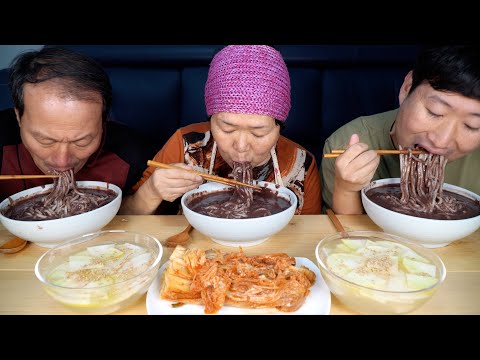 새알 듬뿍 넣어 가마솥에 푹 끓인 팥죽 팥칼국수 Red bean porridge with chopped