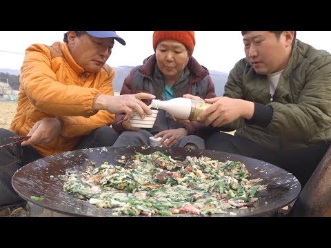 시원한 막걸리 한 잔과 부추전 Leek pancake 요리 먹방 Mukbang eating show