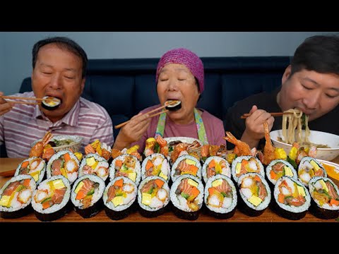 생연어와 새우튀김이 김밥에 회김밥 과 어묵우동까지 Salmon gimbap Fried shrimp 요리